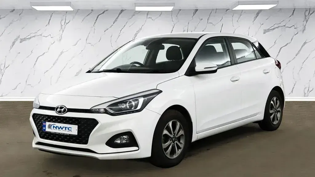 Used Hyundai i20 Edition 84 HP (61 kW) 2018 White Hatchback