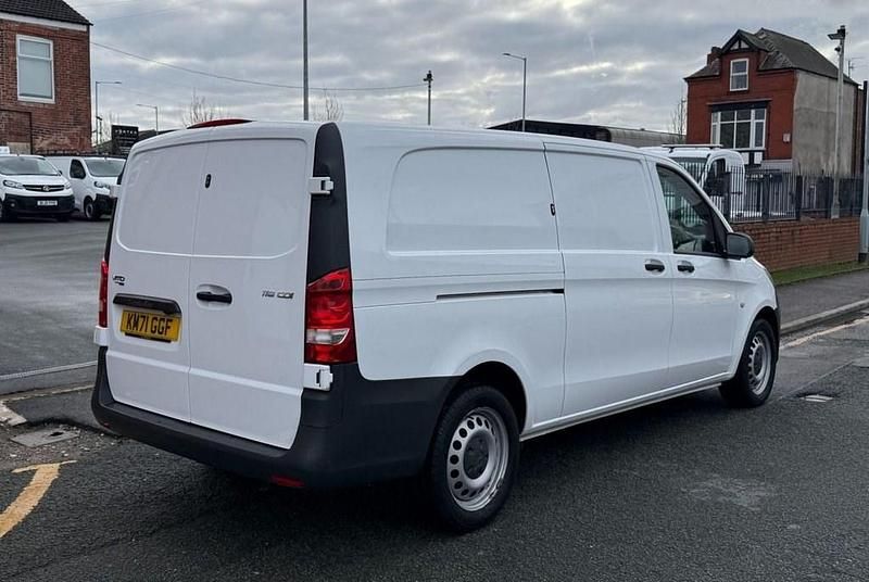 Used Mercedes Vito Progressive 160 HP (117 kW) 2021 White Van