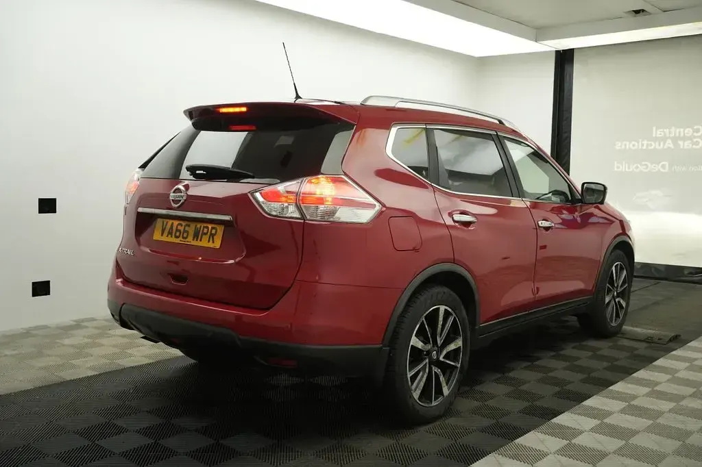 Used Nissan X-Trail Tekna 130 HP (95 kW) 2017 Red SUV