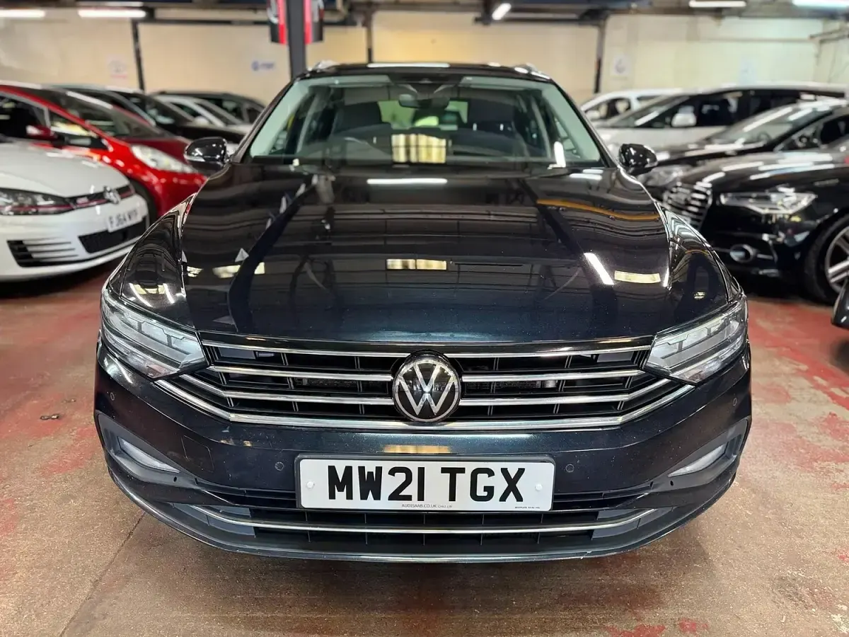 Used VW Passat SEL 150 HP (110 kW) 2021 Black Estate