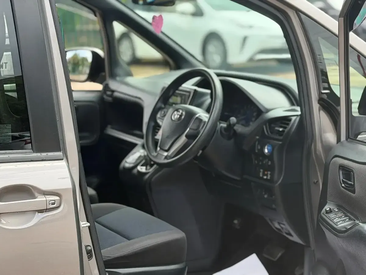 Used Toyota Noah 2026 Bronze MPV
