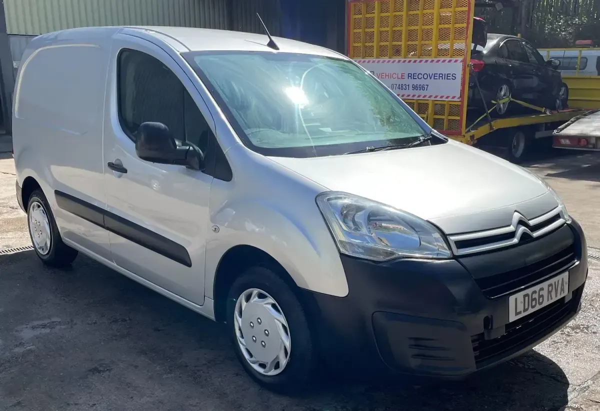Usado Citroën Berlingo 75 HP (55 kW) 2016 Prateado Monovolume