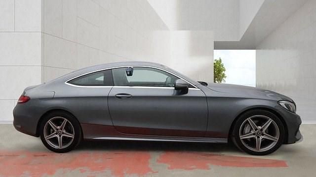Usado Mercedes C220 AMG line 170 HP (125 kW) 2017 Cinzento Coupé