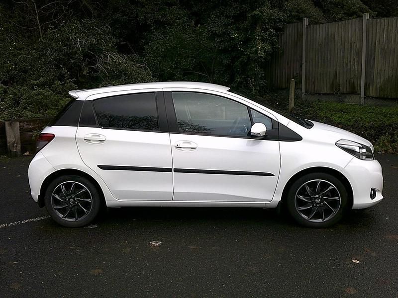 Used Toyota Yaris Multidrive S 2012 White Hatchback