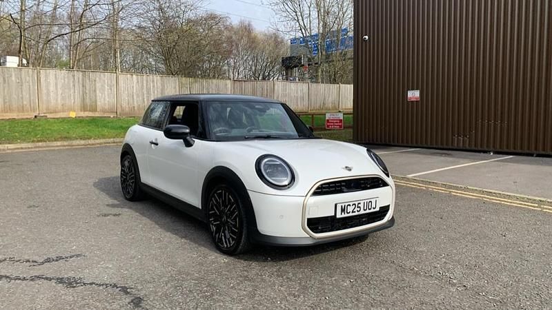 Used Mini Cooper Hatch 113 kW (154 HP) 2025 White Hatchback