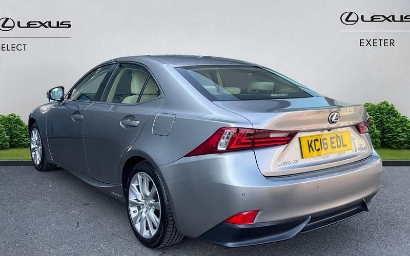 Used Lexus IS300h 223 HP (164 kW) 2016 Silver Sedan