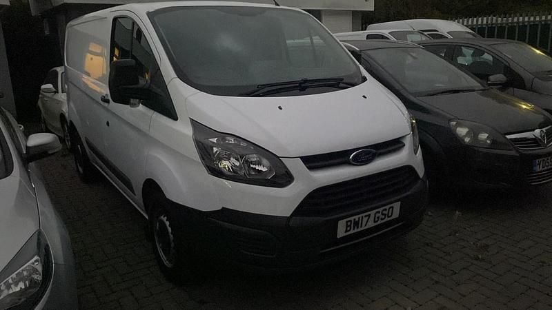 White Used 2017 Ford Transit Custom Van | £6,911 (Fair price) - Image 1/1