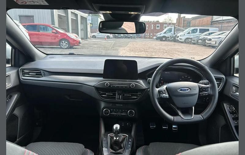 Used Ford Focus ST-Line X 123 HP (90 kW) 2018 Silver Hatchback