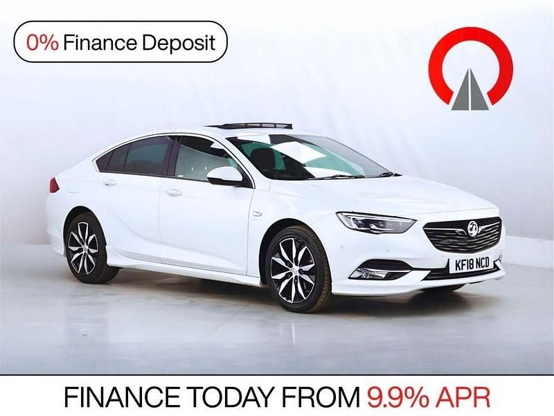 Used Vauxhall Insignia SRi 165 HP (121 kW) 2018 White Hatchback
