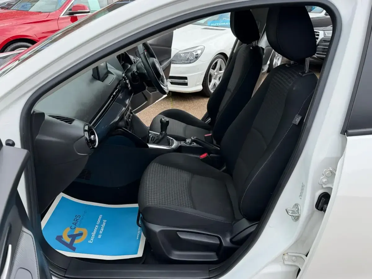 Used Mazda 2 90 HP (66 kW) 2018 White Hatchback