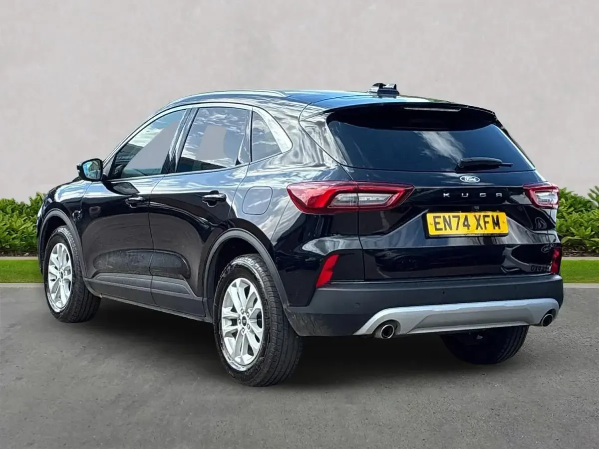 Usado Ford Kuga Titanium 150 HP (110 kW) 2025 Preto SUV