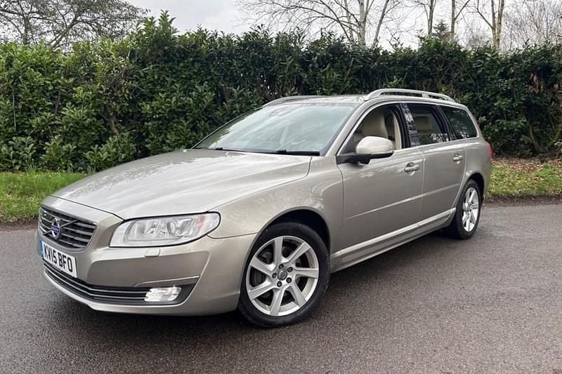 Used Volvo V70 SE Lux 215 HP (158 kW) 2015 Gold Estate