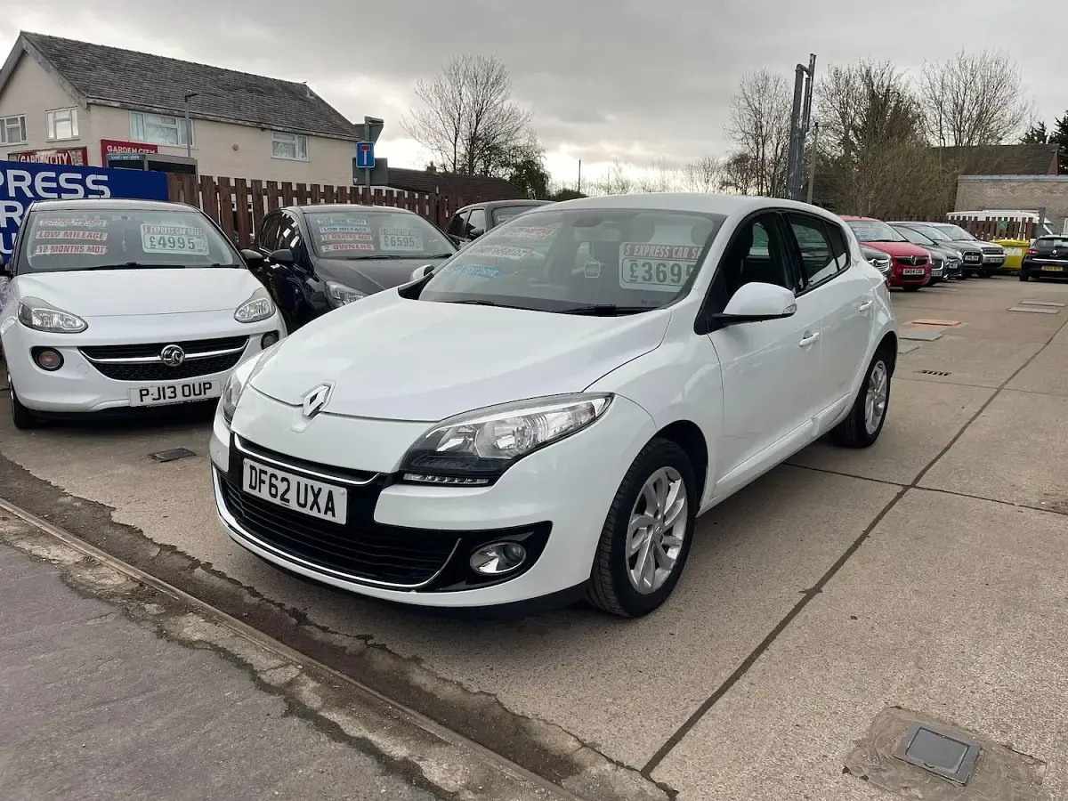 Used Renault Mégane Dynamique 110 HP (80 kW) 2013 White Hatchback
