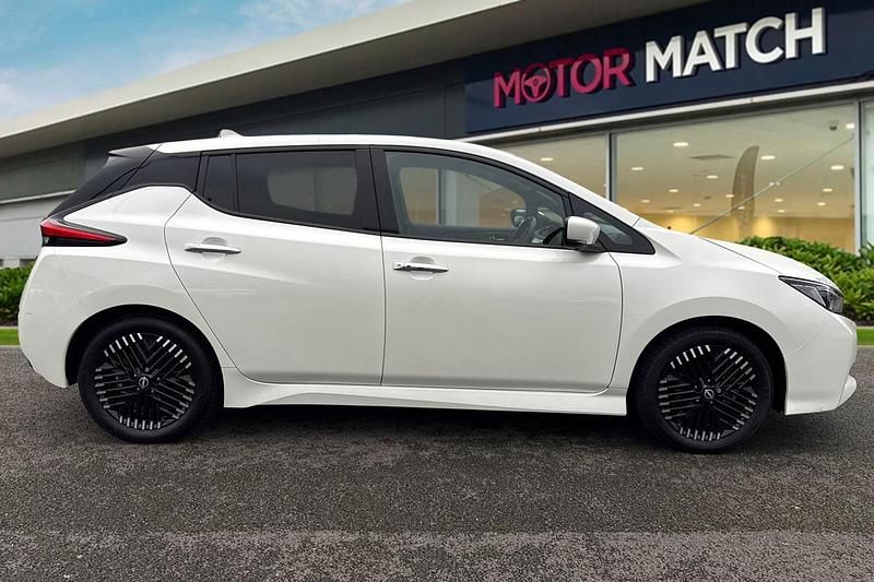 Used Nissan Leaf N-Connecta 110 kW (150 HP) 2023 White Hatchback