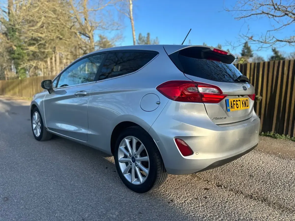 Used Ford Fiesta Titanium 100 HP (73 kW) 2017 Silver Hatchback