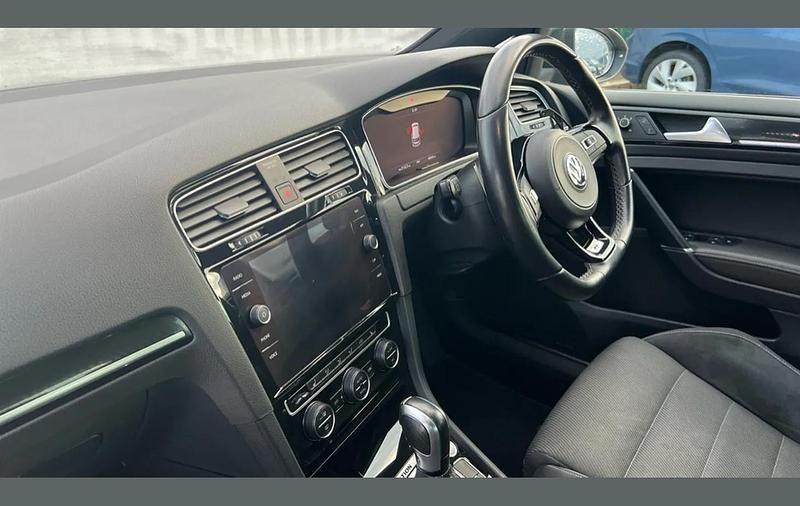 Used VW Golf VII R 300 HP (220 kW) 2019 Deep black pearl Hatchback