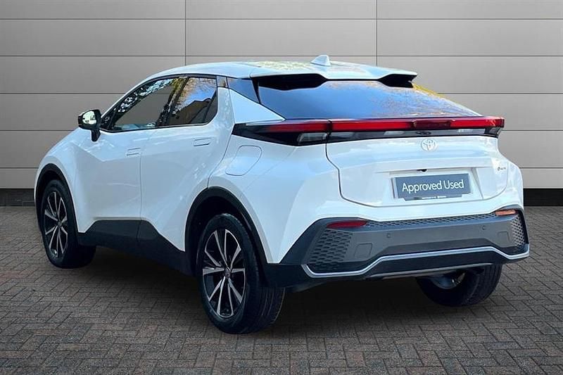 Used Toyota C-HR Design 140 HP (102 kW) 2024 White SUV
