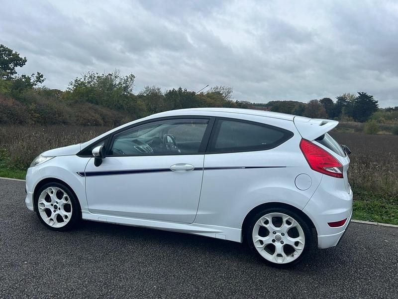 Used Ford Fiesta S 118 HP (86 kW) 2010 White Hatchback