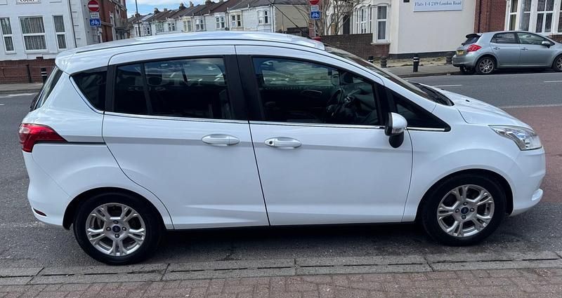 Used Ford B-MAX Zetec 105 HP (77 kW) 2013 White MPV