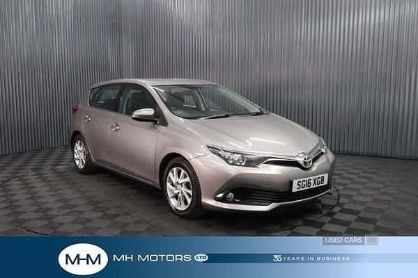 Bronze Used 2016 Toyota Auris Business Edition Hatchback | £7,495 (Fair price) - Image 1/4