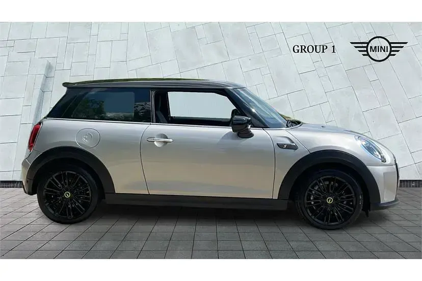 Begagnad Mini Cooper S Level 2 135 kW (184 HK) 2023 Silver Halvkombi