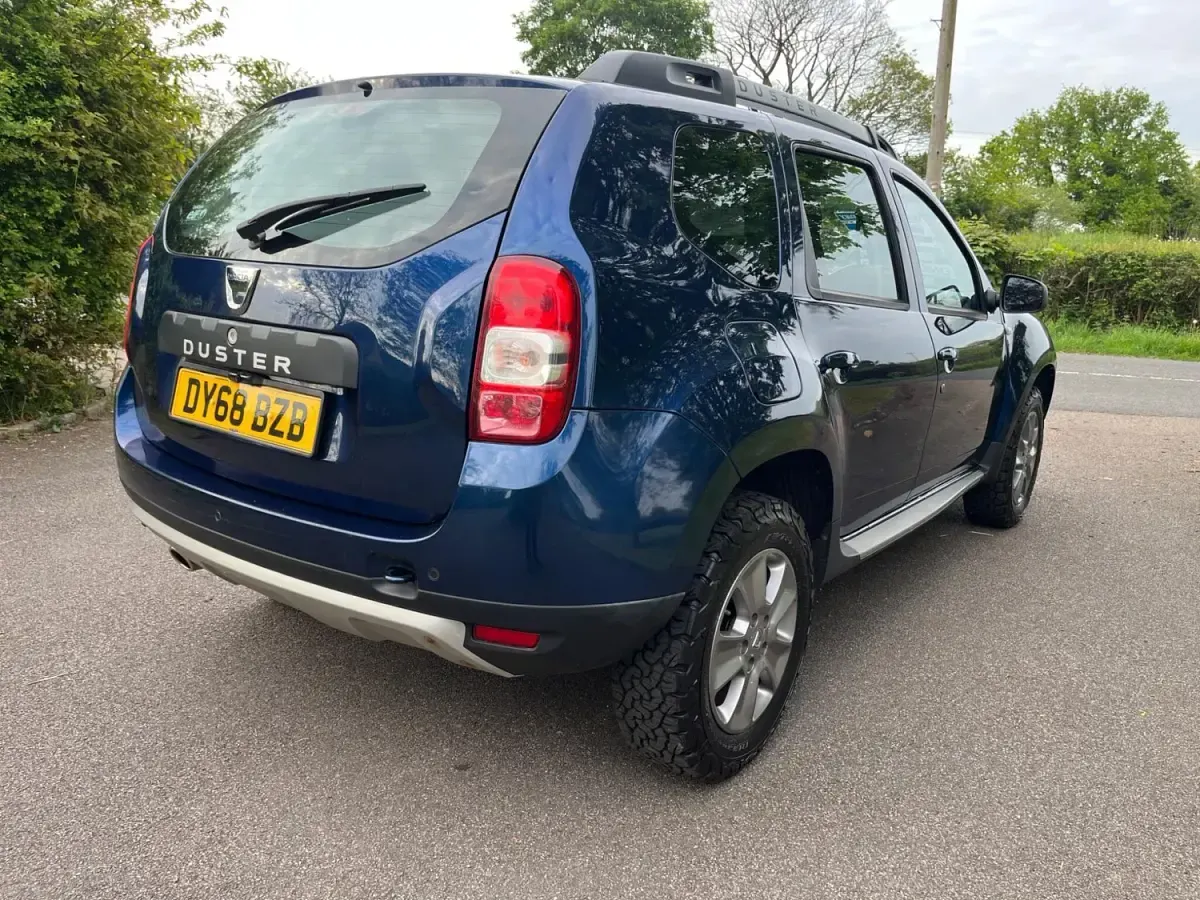 Usado Dacia Duster Lauréate 106 HP (77 kW) 2018 Azul SUV