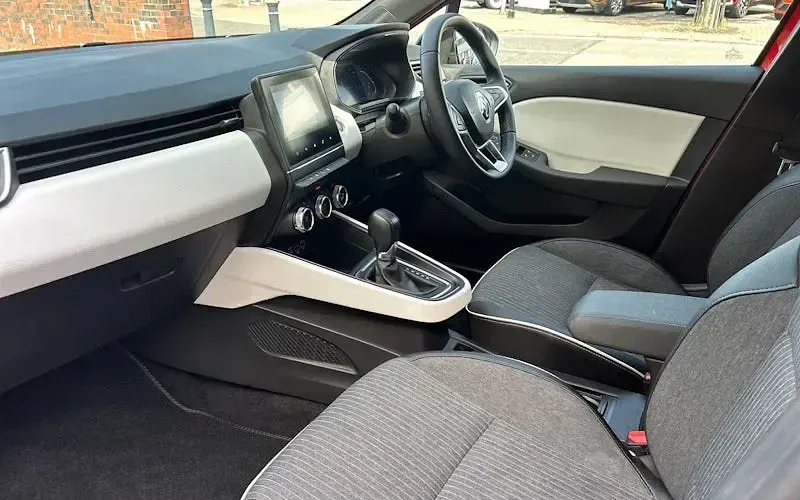 Used Renault Clio Techno 145 HP (106 kW) 2023 Red Hatchback