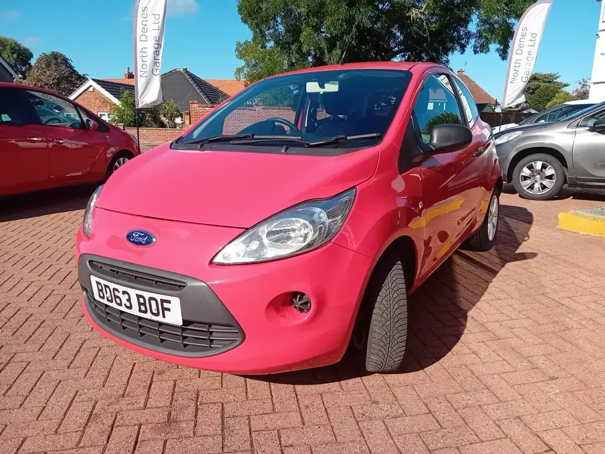 Used Ford Ka Studio 69 HP (50 kW) 2013 Red Hatchback