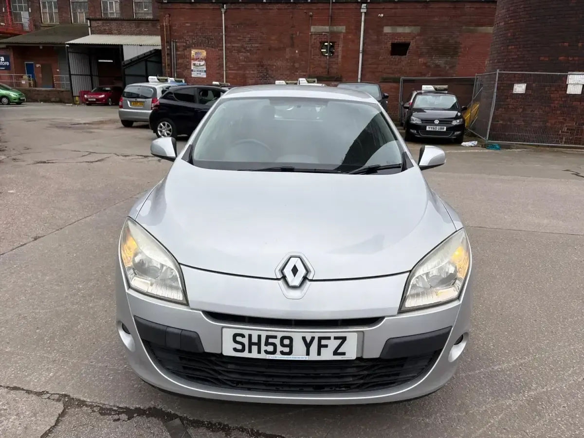 Used Renault Mégane III Expression 2009 Silver Hatchback