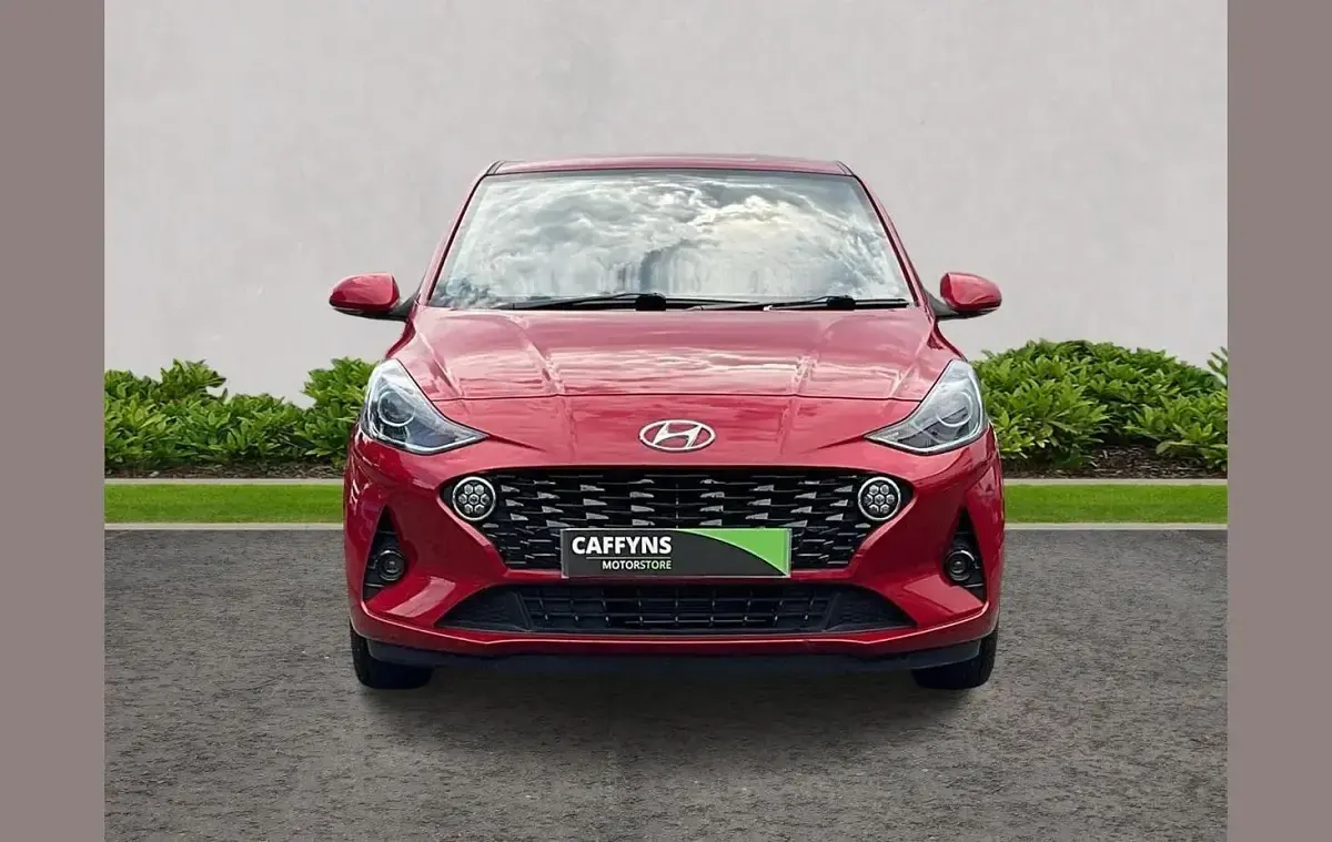 Used Hyundai i10 Premium 83 HP (61 kW) 2021 Red Hatchback