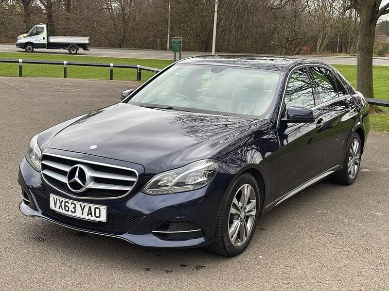 Usado Mercedes E220 SE 2014 Azul Sedan