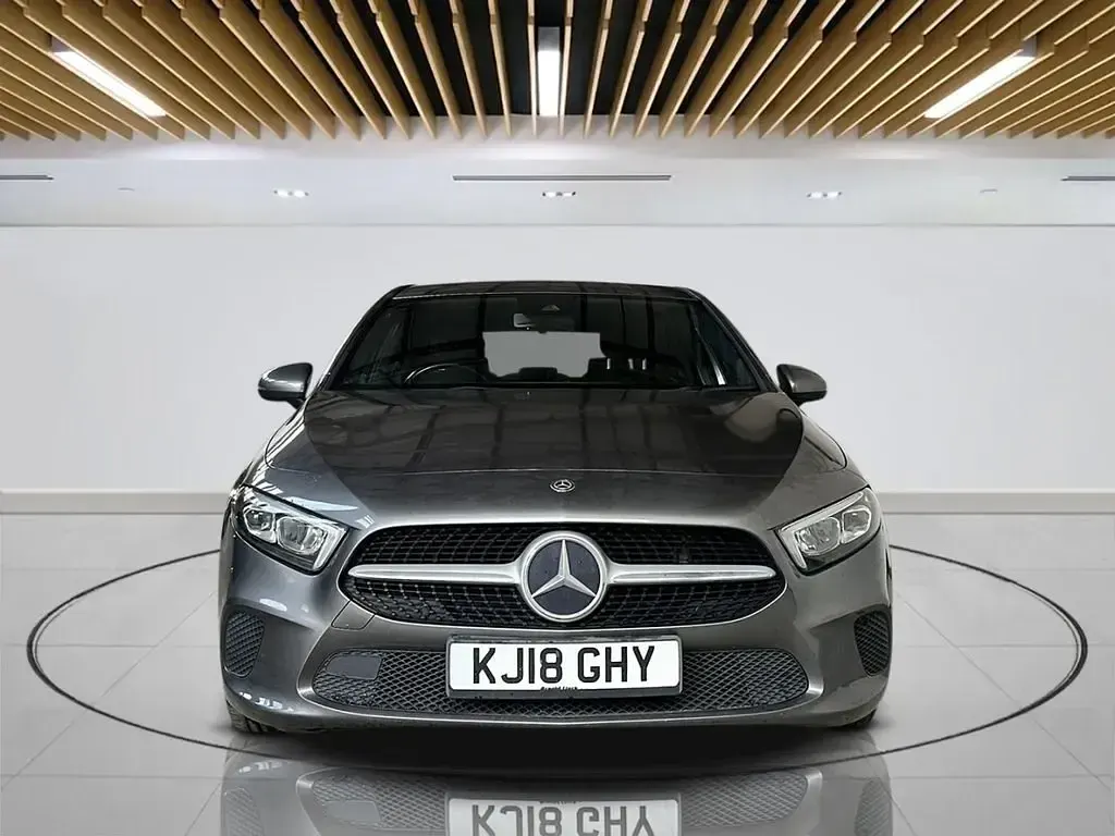 Begagnad Mercedes A180 116 HK (85 kW) 2018 Grå Halvkombi