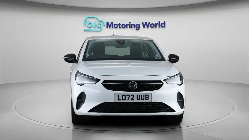 Second-hand Vauxhall Corsa Design Edition 75 CP (55 kW) 2022 Alb Hatchback