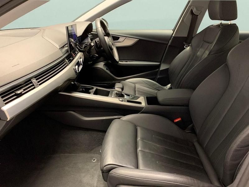 Used Audi A4 Sport 150 HP (110 kW) 2023 White Sedan