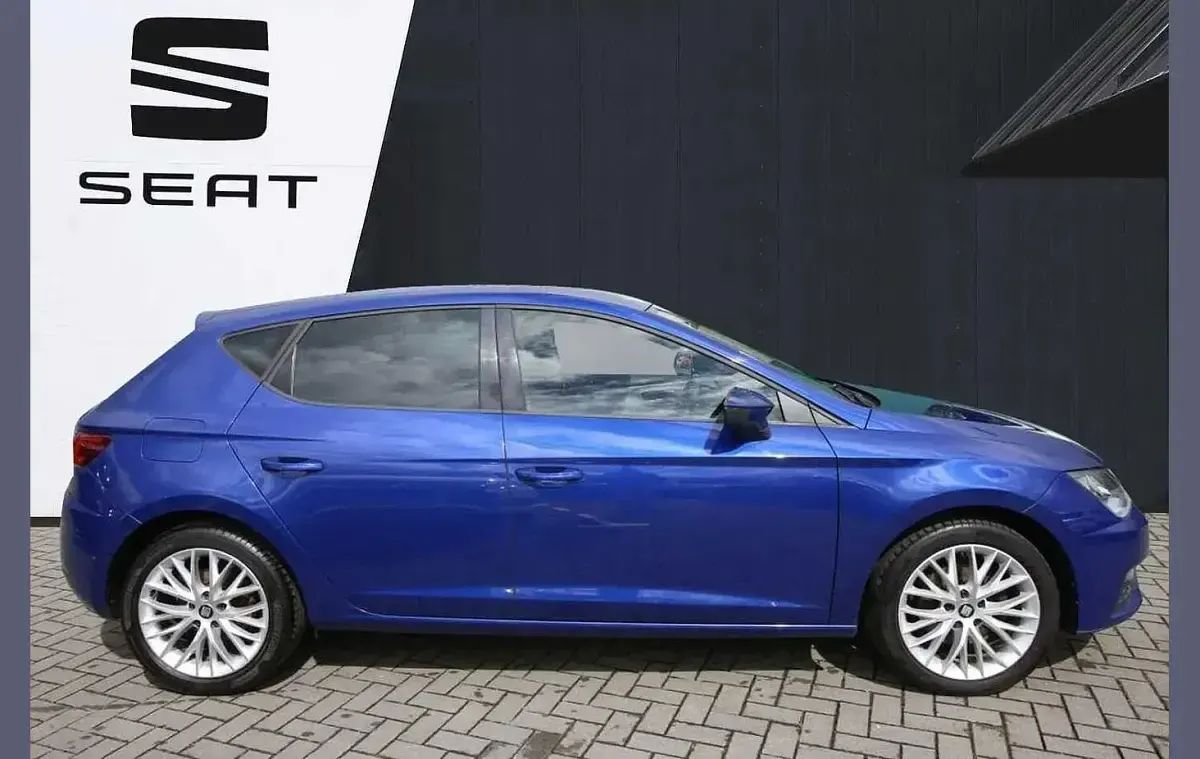 Used Seat Leon SE Dynamic 128 HP (94 kW) 2019 Blue Hatchback