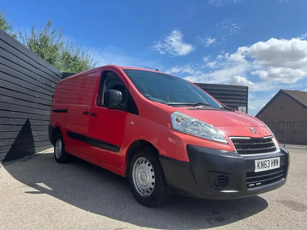 Used Peugeot Expert 2014 Red Van