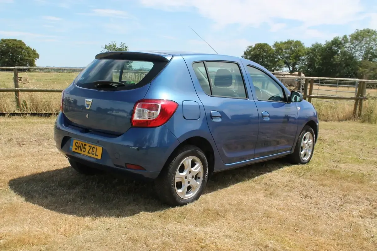 Used Dacia Sandero Lauréate 90 HP (66 kW) 2015 Blue Hatchback