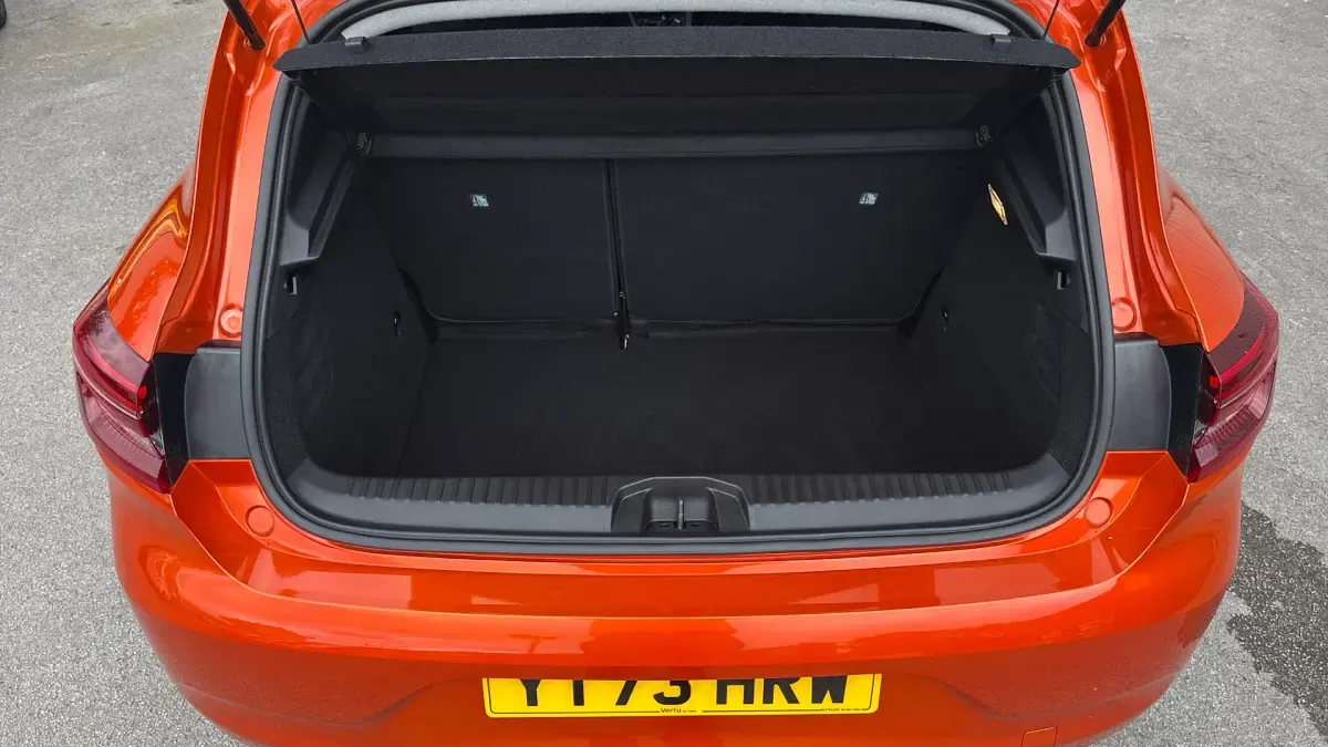 Used Renault Clio Evolution 90 HP (66 kW) 2023 Orange Hatchback
