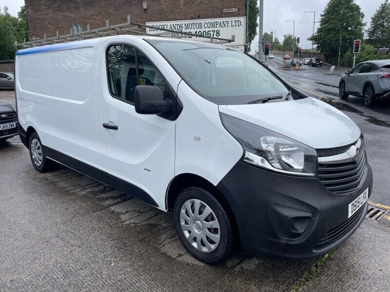 White Used 2015 Vauxhall Vivaro MPV | £5,995 (Good price) - Image 1/4