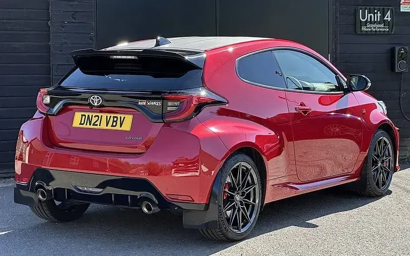 Used Toyota Yaris 261 HP (191 kW) 2021 Red Hatchback