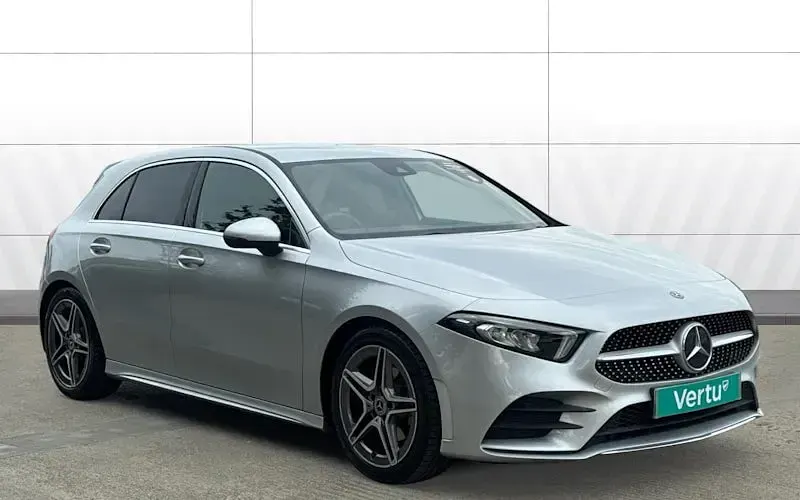 Begagnad Mercedes A180 AMG line 136 HK (100 kW) 2019 Halvkombi