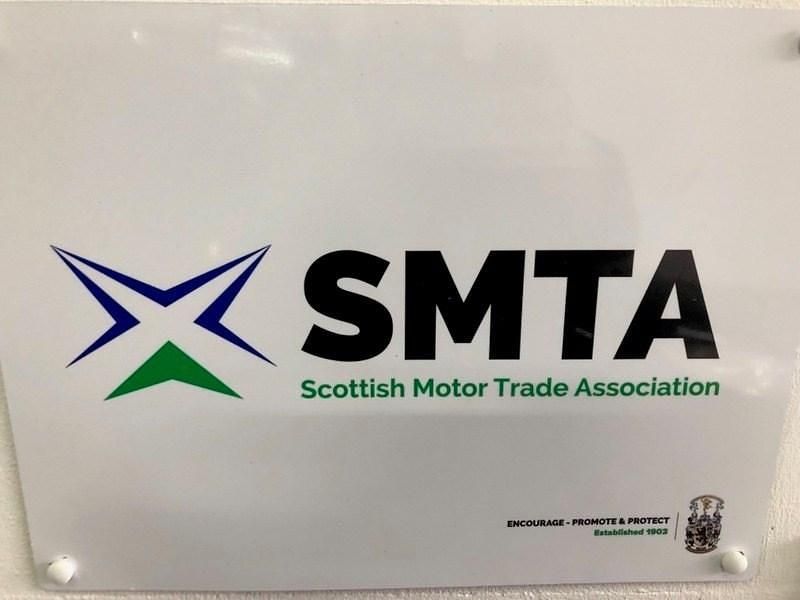 Used Vauxhall Corsa 84 HP (61 kW) 2011 Red Hatchback