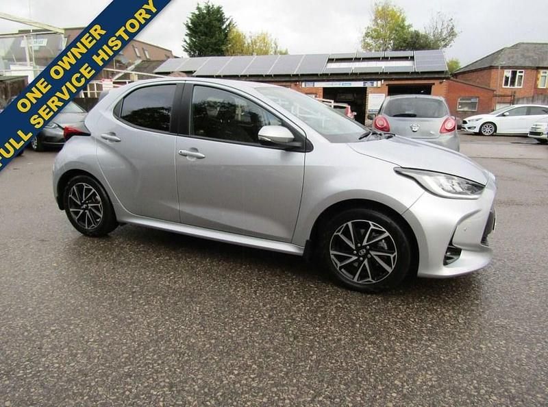 Used Toyota Yaris Hybrid Design 116 HP (85 kW) 2022 Silver Hatchback