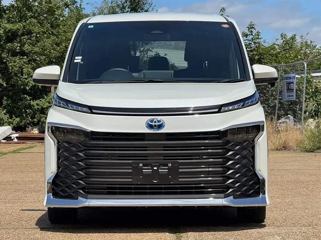 Used Toyota Voxy 2025 White MPV