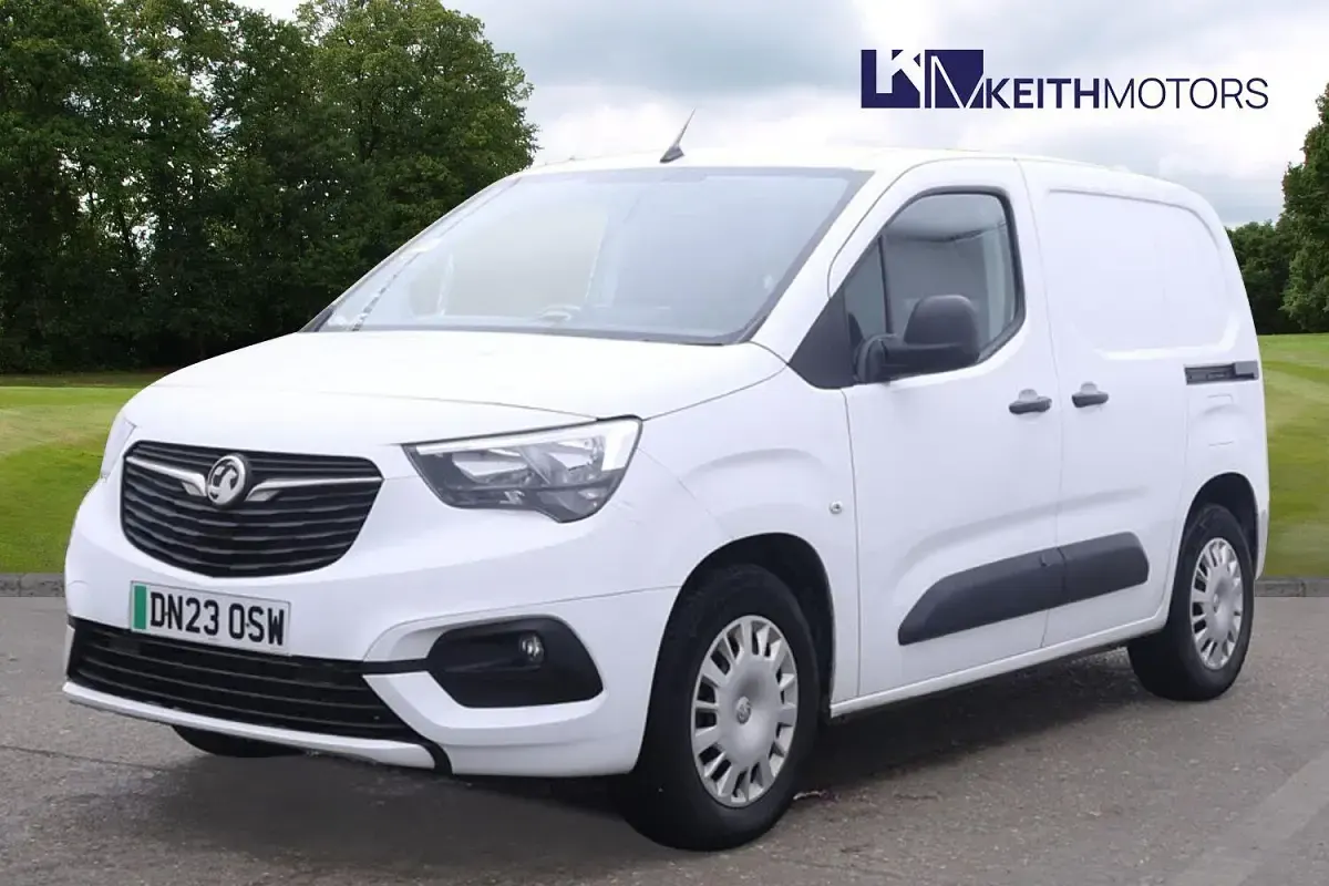 Used Vauxhall Combo Sportive 100 kW (136 HP) 2023 White MPV