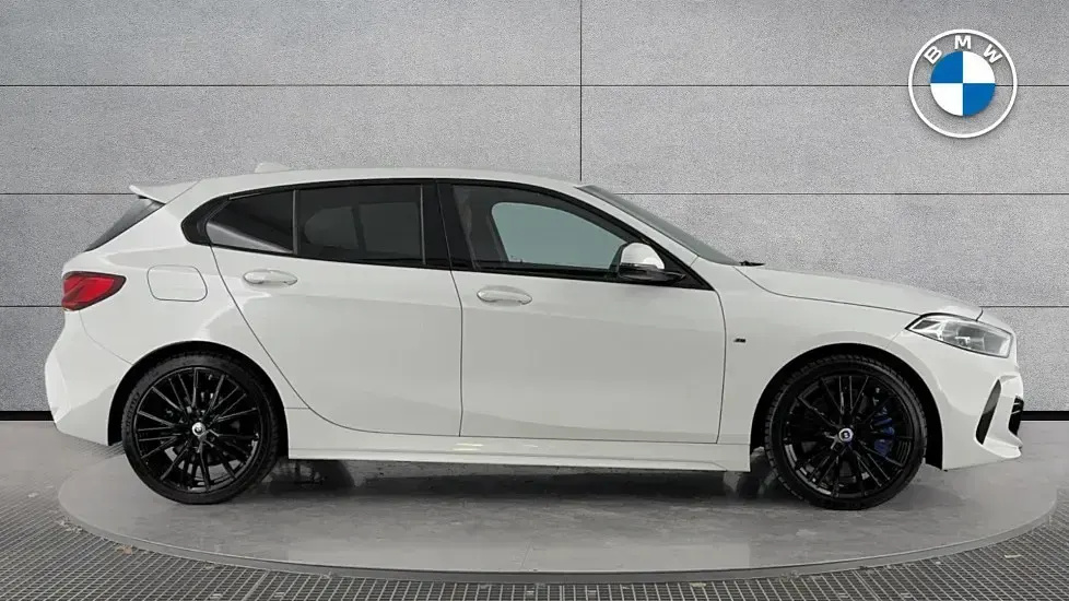 Used BMW 118 M Sport 134 HP (98 kW) 2023 White Hatchback