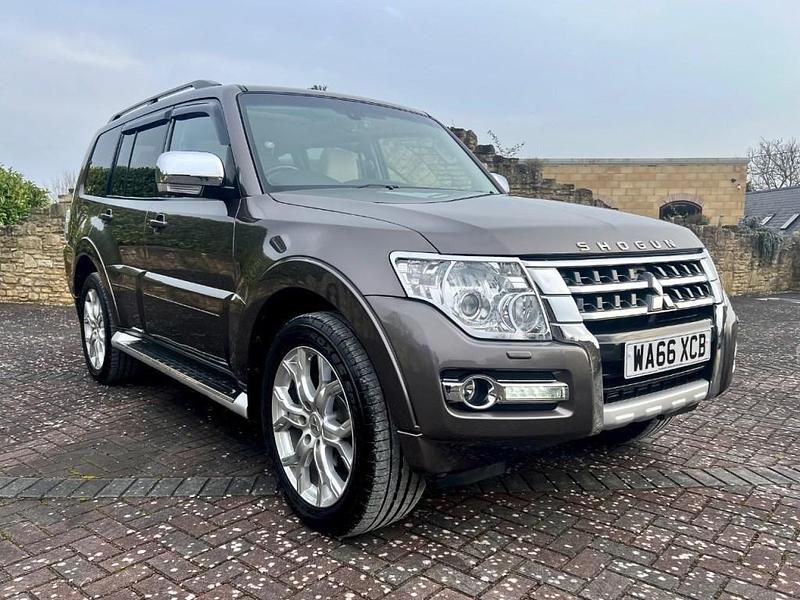 Used Mitsubishi Shogun 187 HP (137 kW) 2016 Brown SUV