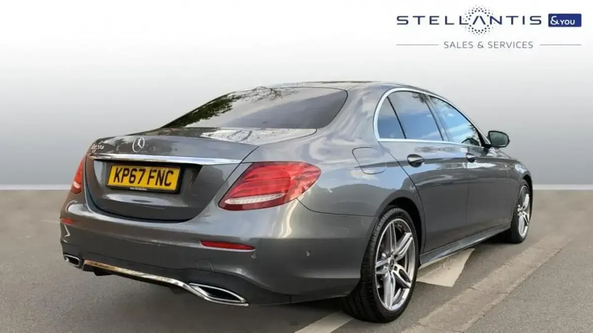 Begagnad Mercedes E220 AMG line 191 HK (140 kW) 2017 Blå Sedan