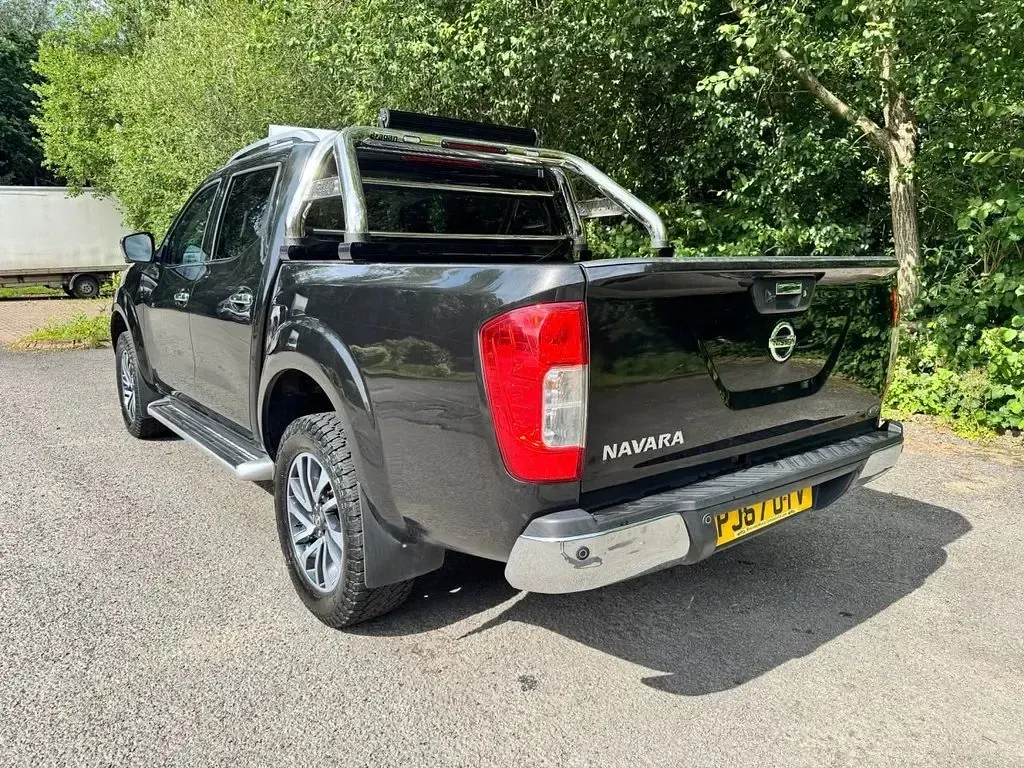 Used Nissan Navara Tekna 190 HP (139 kW) 2017 Black Pickup