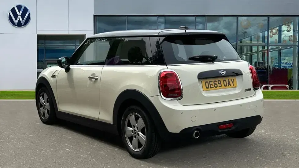 Used Mini Cooper Classic 136 HP (100 kW) 2019 White Hatchback